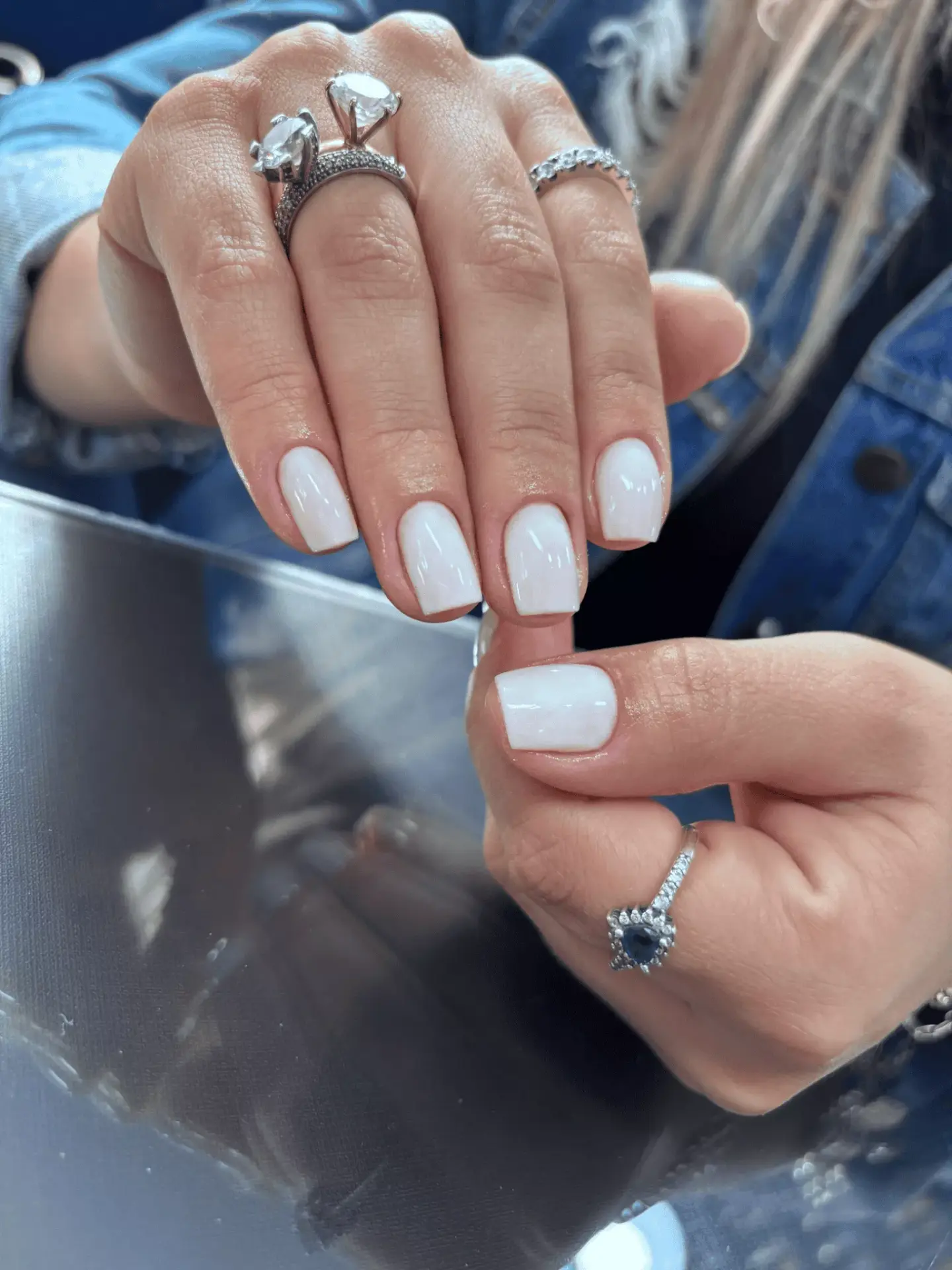 Unhas com esmaltação branca impecável feitas com o Método TF